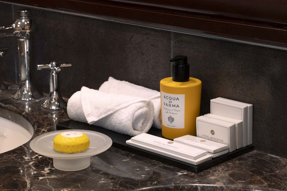 Bathroom amenities