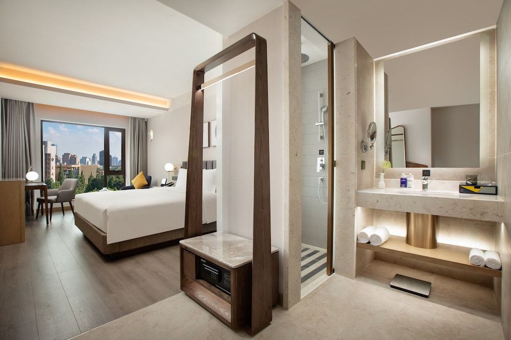 Premium Room, 1 King Bed, City View