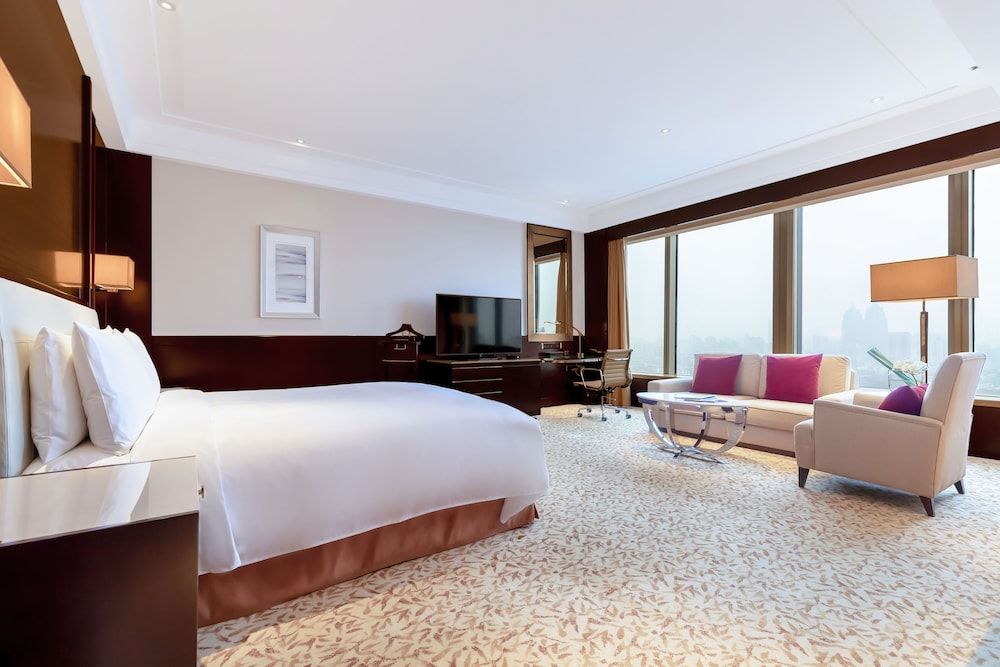 Deluxe Room, 1 King Bed, River View