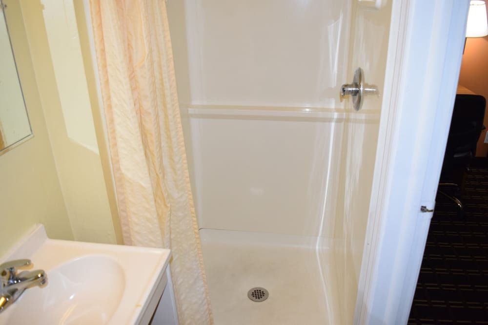 White Oaks Motel Pennsville/Carneys Point Standard Room, 1 Queen Bed 16