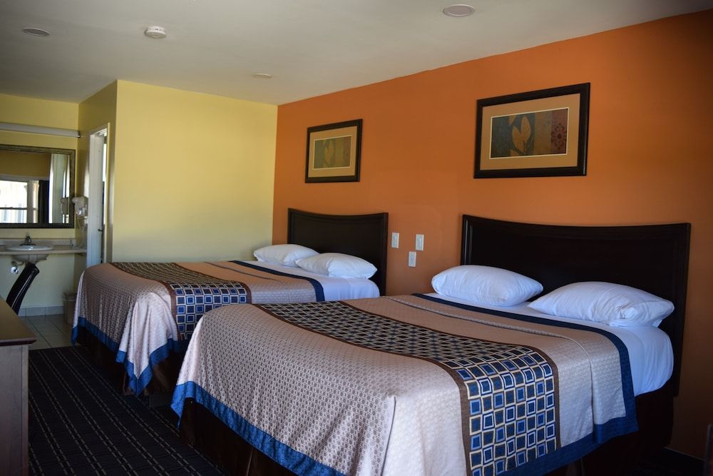 White Oaks Motel Pennsville/Carneys Point Standard Room, 2 Queen Beds 9