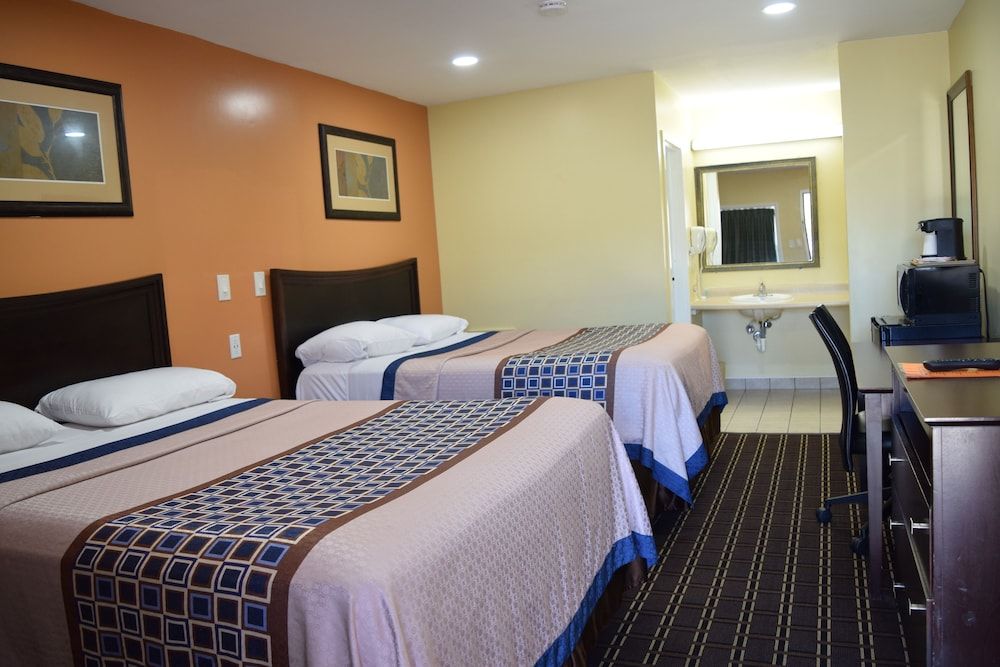 White Oaks Motel Pennsville/Carneys Point Standard Room, 2 Queen Beds 2