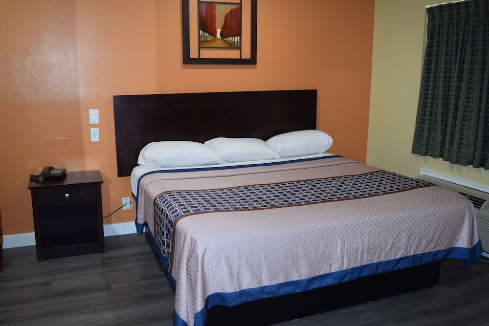 White Oaks Motel Pennsville/Carneys Point Standard Room, 1 Queen Bed 6