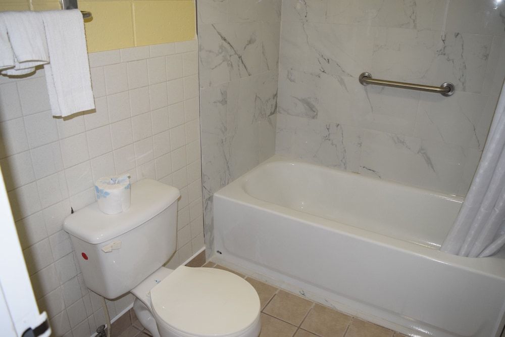 White Oaks Motel Pennsville/Carneys Point Standard Room, 2 Queen Beds 19