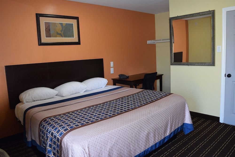 White Oaks Motel Pennsville/Carneys Point Standard Room, 1 Queen Bed 2