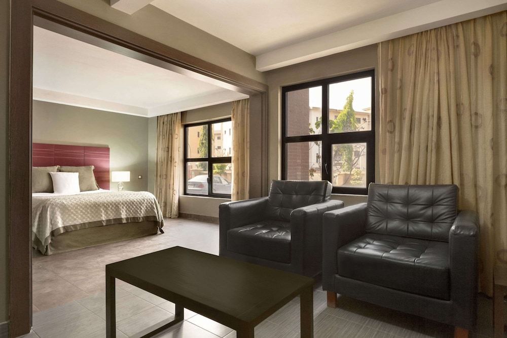 Suite, 1 Queen Bed