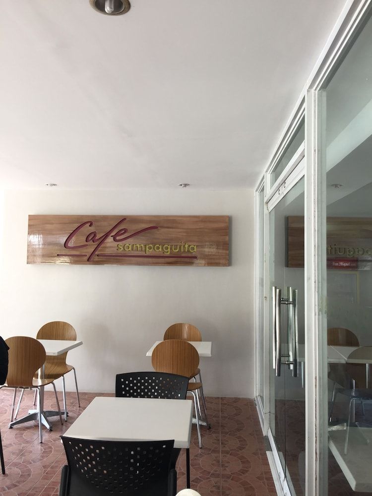 undefined Sampaguita Suites Plaza Garcia 8