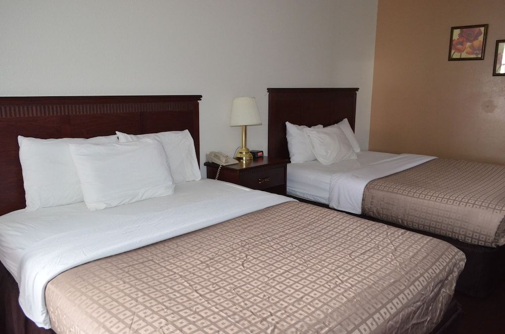 National 9 - Nephi 9 Inn Standard Room, 2 Queen Beds, Non Smoking 2