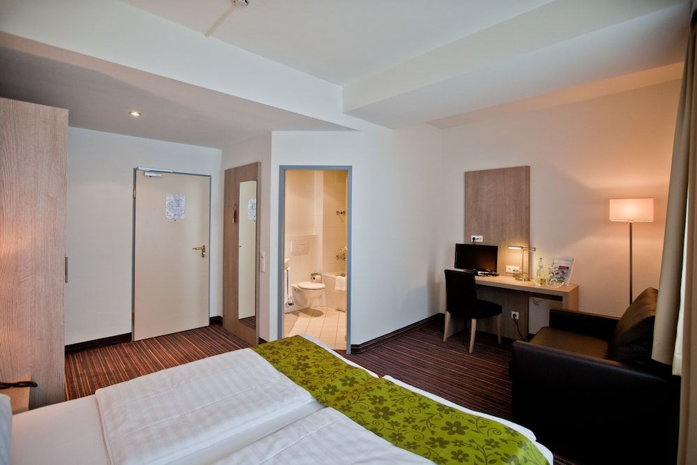 Double Room (Rathaus)