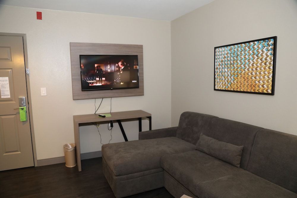 Suite, 1 King Bed, Accessible, Non Smoking (Mobility)