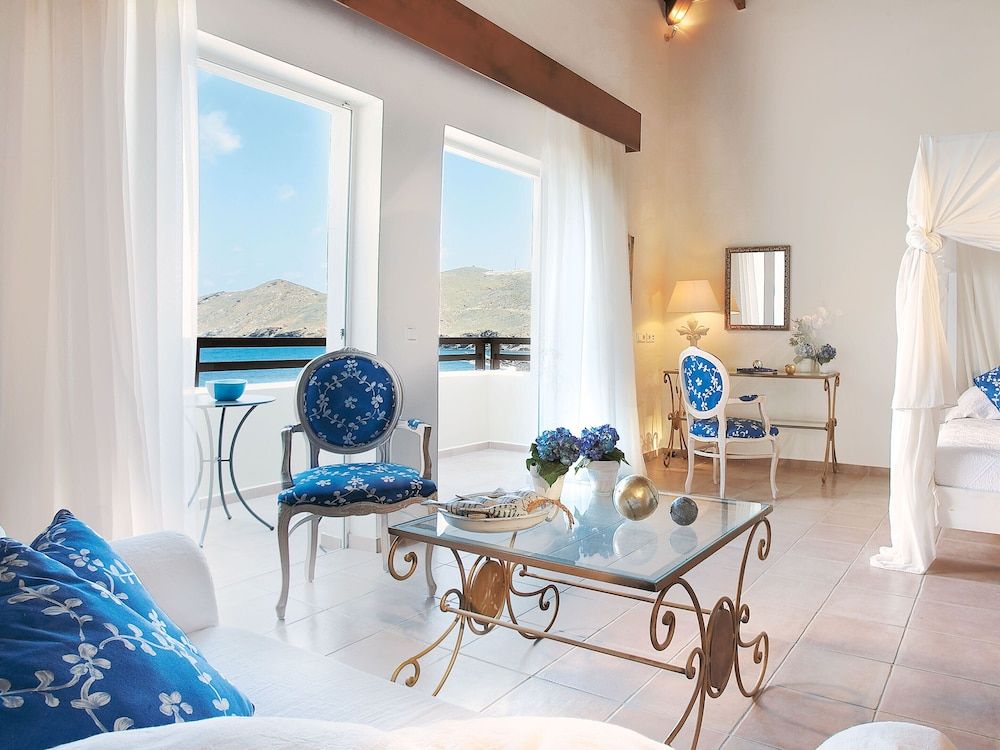Marin Bay First Row Family Bungalow Suite, Side Sea View