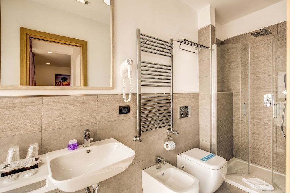 Ginevra Palace Hotel Superior Double Room 4