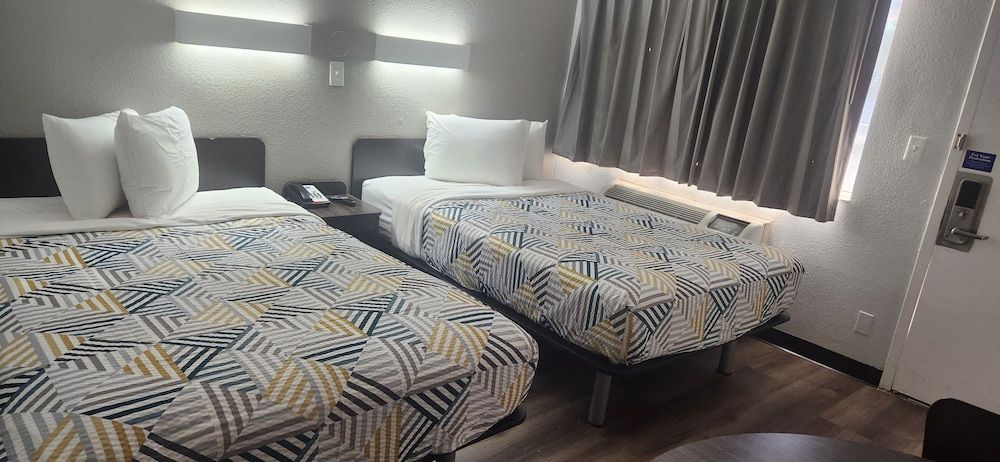 Motel 6 Alamogordo, NM Deluxe Room, 2 Double Beds, Smoking, Refrigerator & Microwave