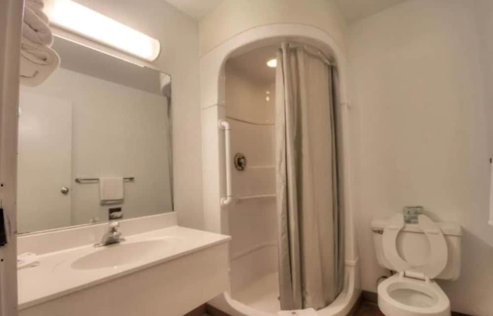 Motel 6 Alamogordo, NM Standard Room, 1 Queen Bed, Non Smoking 4