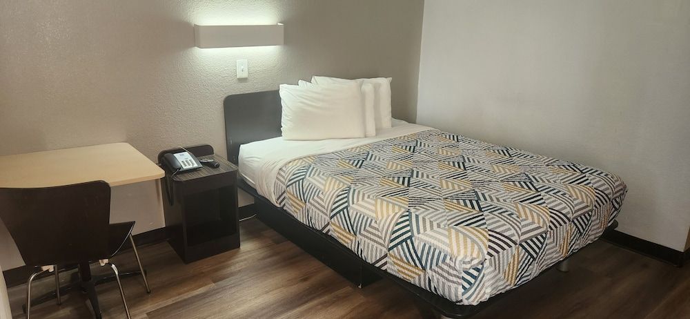 Motel 6 Alamogordo, NM Standard Room, 1 Queen Bed, Non Smoking 2