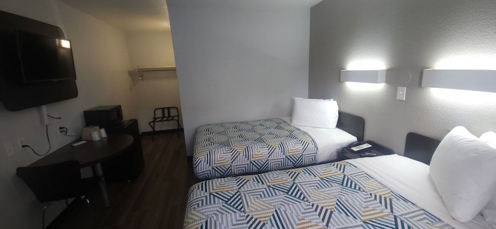 Motel 6 Alamogordo, NM Deluxe Room, 2 Double Beds, Smoking, Refrigerator & Microwave 2