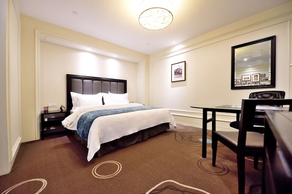 Jinjiang Metropolo Hotel Classiq, YMCA Premier Deluxe Queen Room