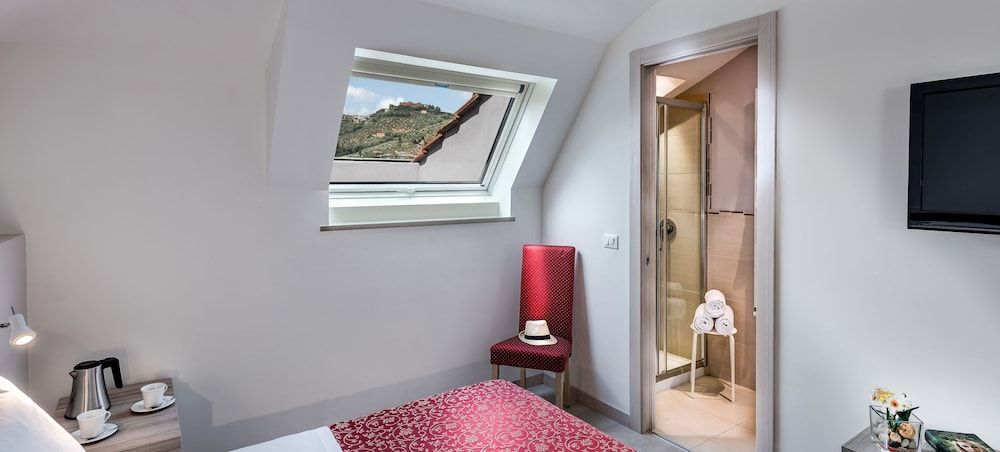 Boston Superior Quadruple Room 11