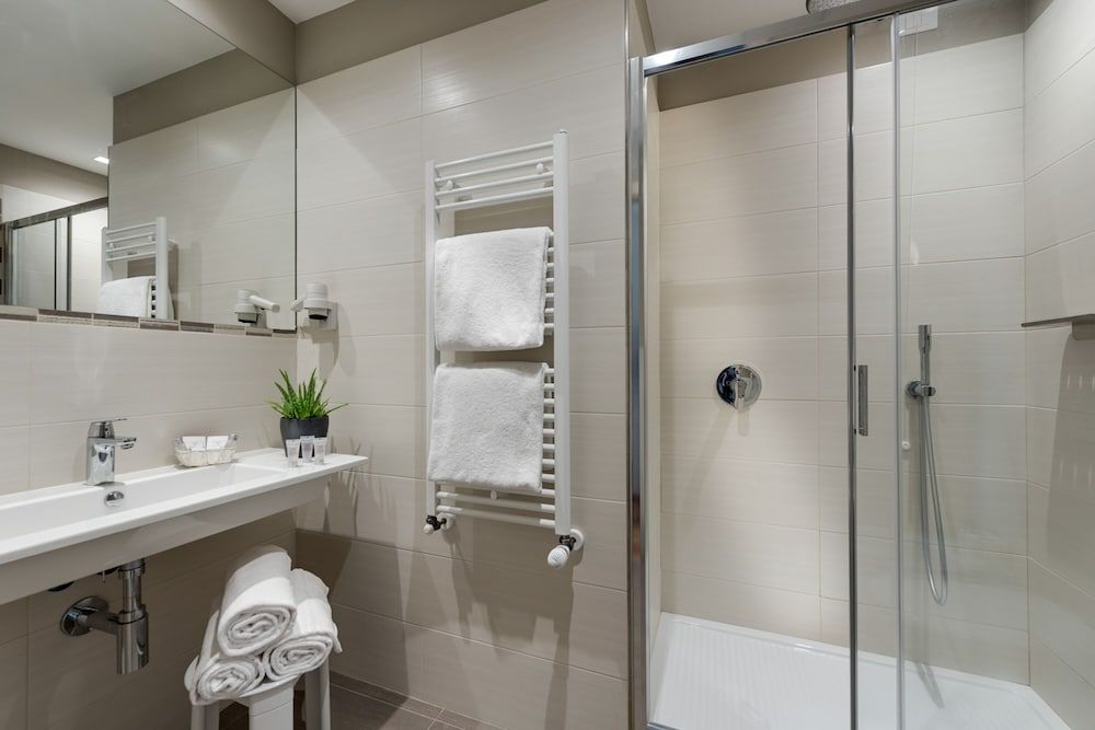 Boston Superior Quadruple Room 8