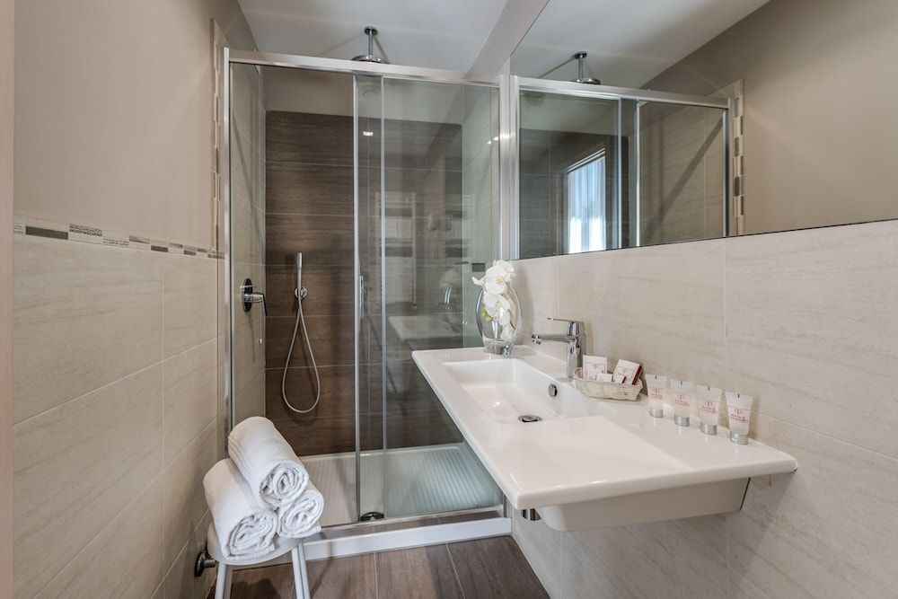 Boston Superior Quadruple Room 7