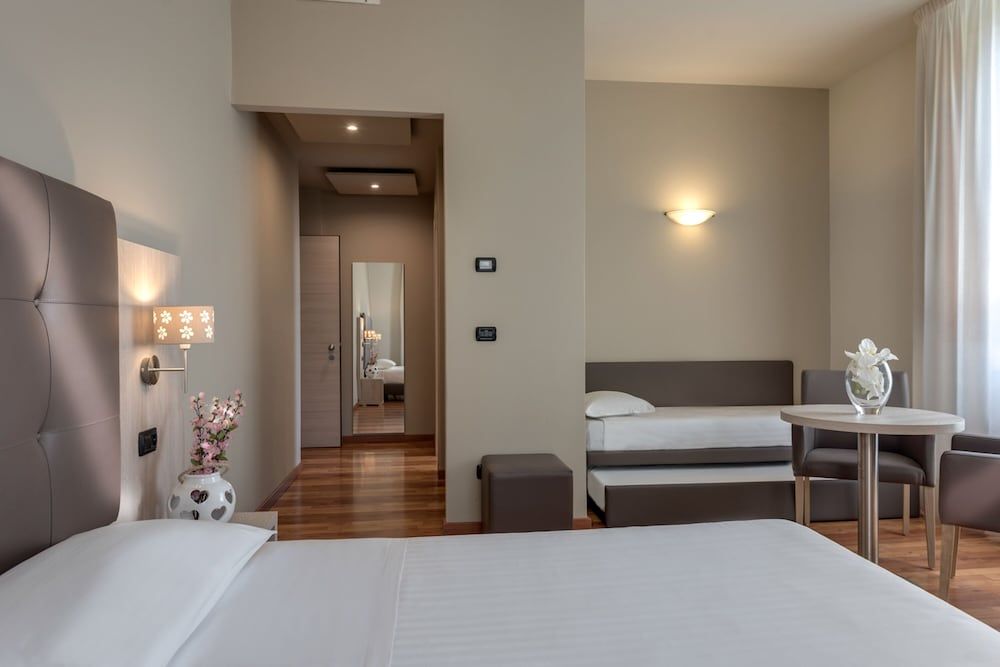 Boston Superior Quadruple Room 3