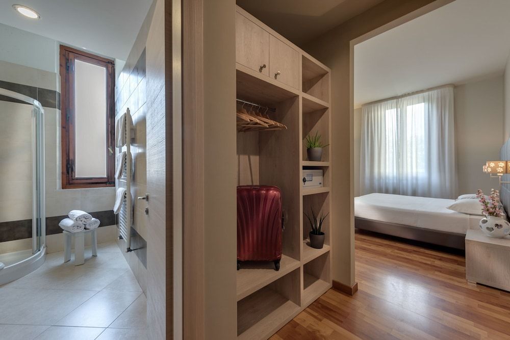 Boston Superior Quadruple Room 4