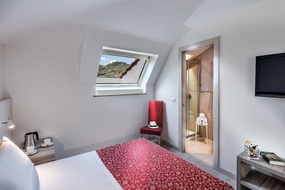 Boston Superior Quadruple Room 12