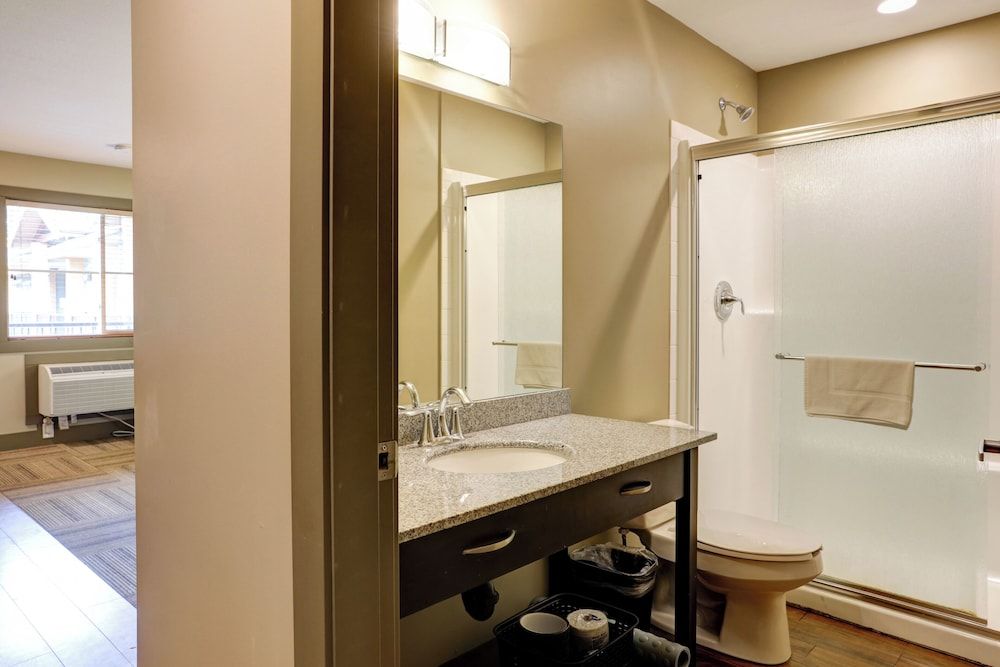 Vedder River Inn Standard Room, 1 Queen Bed 4