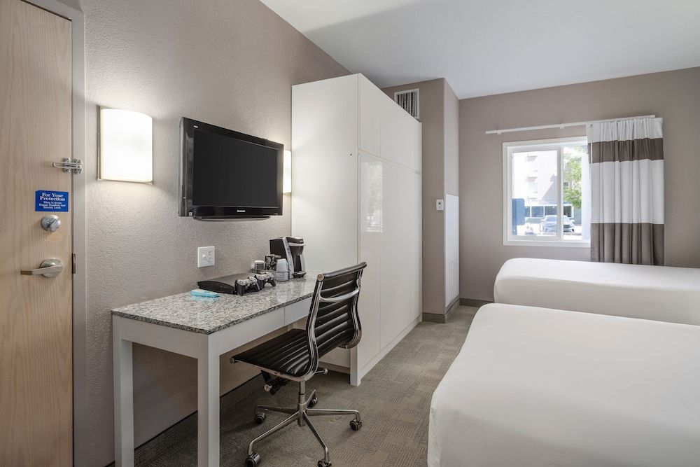 Home Inn Express - Medicine Hat Comfort Double Room 5