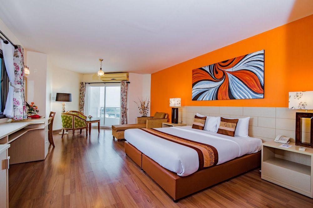 Golden Premier Two View Suite