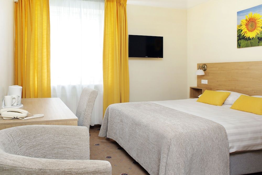 Basic Double Room