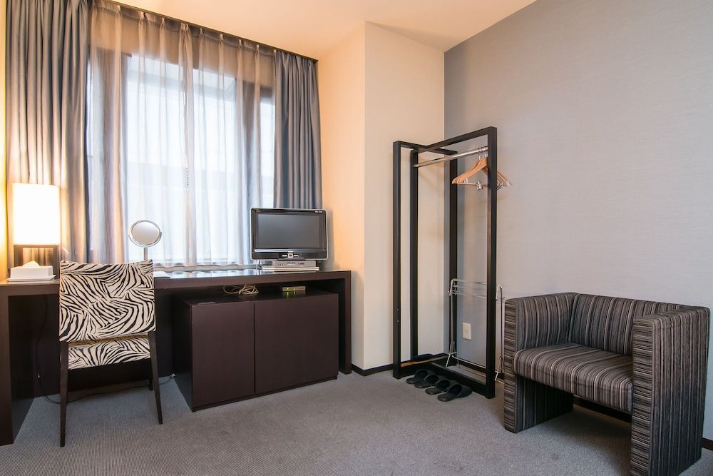 Hotel Strix Tokyo Comfort Single Room 8