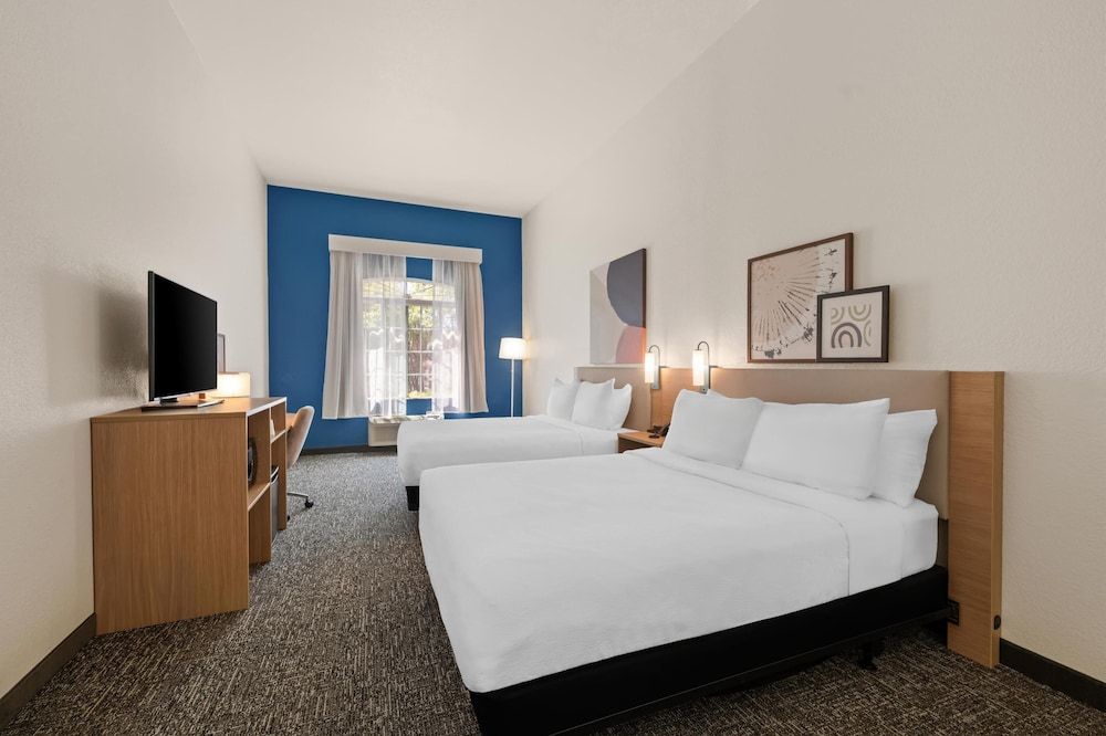 Room, 2 Queen Beds, Accessible (Mobility & Hearing, Roll-in Shower)