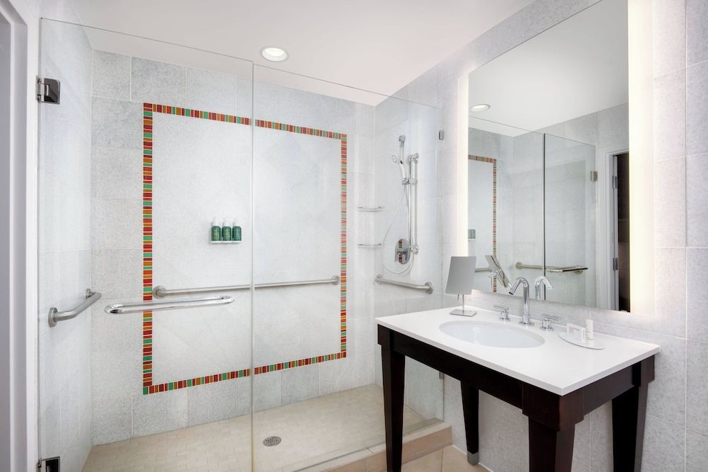 Courtyard by Marriott Atlanta Downtown Room, 1 Queen Bed, Non Smoking 4