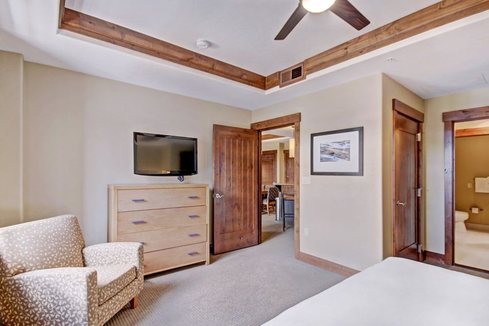 Condo, 2 Bedrooms, Slope side
