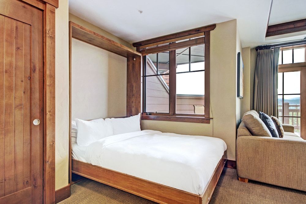 Studio (Condominium)
