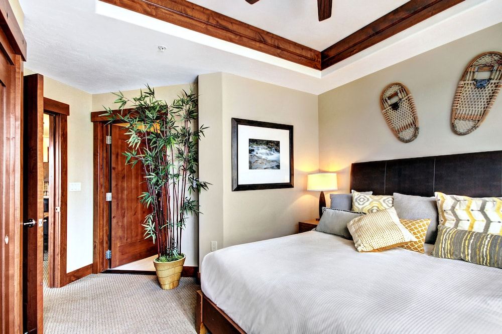 Condo, 3 Bedrooms (2 Bathrooms)
