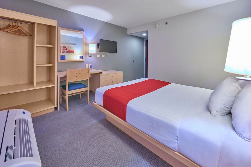 City Express by Marriott Saltillo Sur Room, 1 Queen Bed, Non Smoking 2
