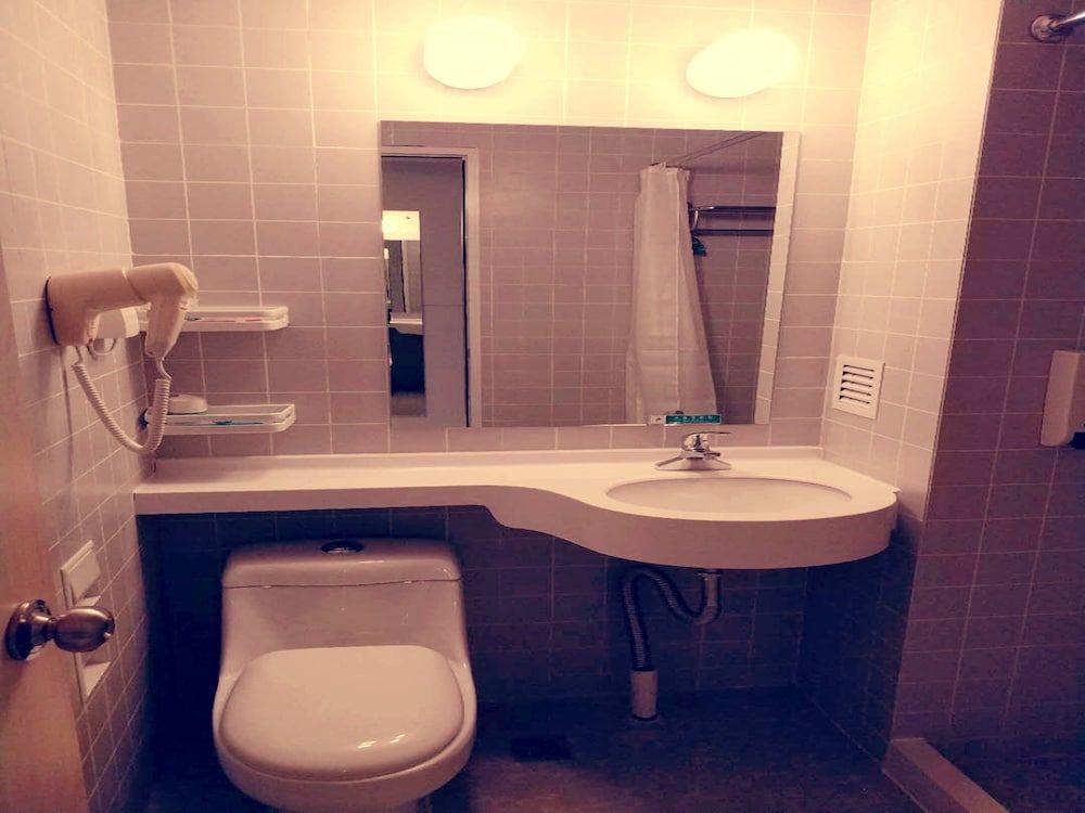 Jinjiang Inn Shanghai Lujiazui Twin Room (B) 6