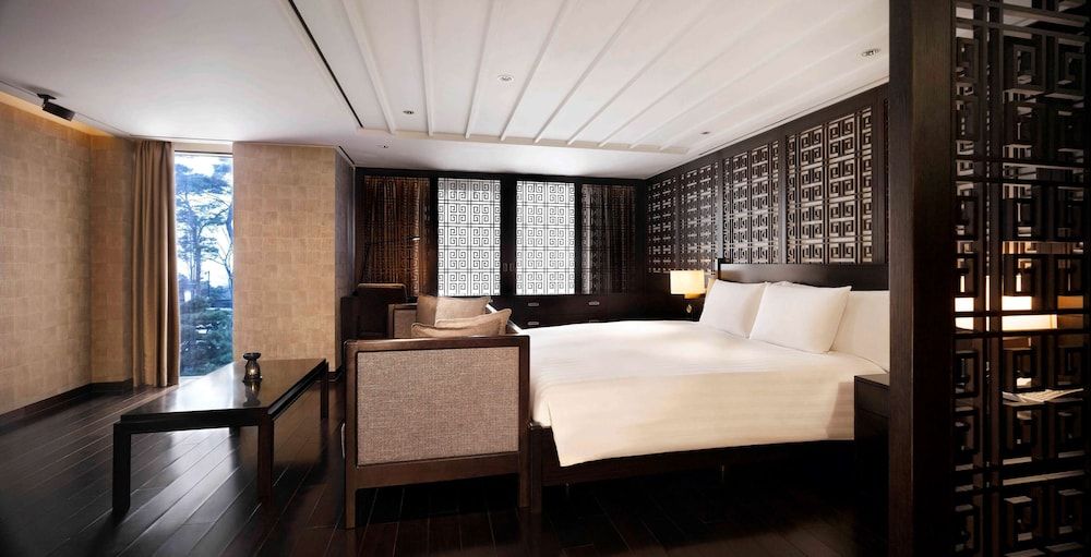 BanyanTree Club & Spa Seoul [Oasis Pool PKG] Banyan Room + Breakfast for 2 + Oasis Outdoor Pool & Indoor Pool & Fitness for 2 2