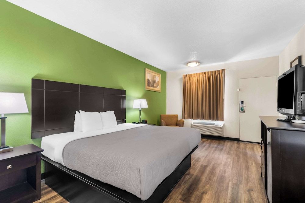 Standard Room, 1 King Bed, Non Smoking