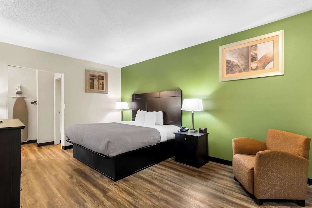 Standard Room, 1 King Bed, Non Smoking
