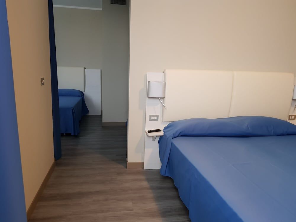 Hotel Oleggio Malpensa Family Room 9