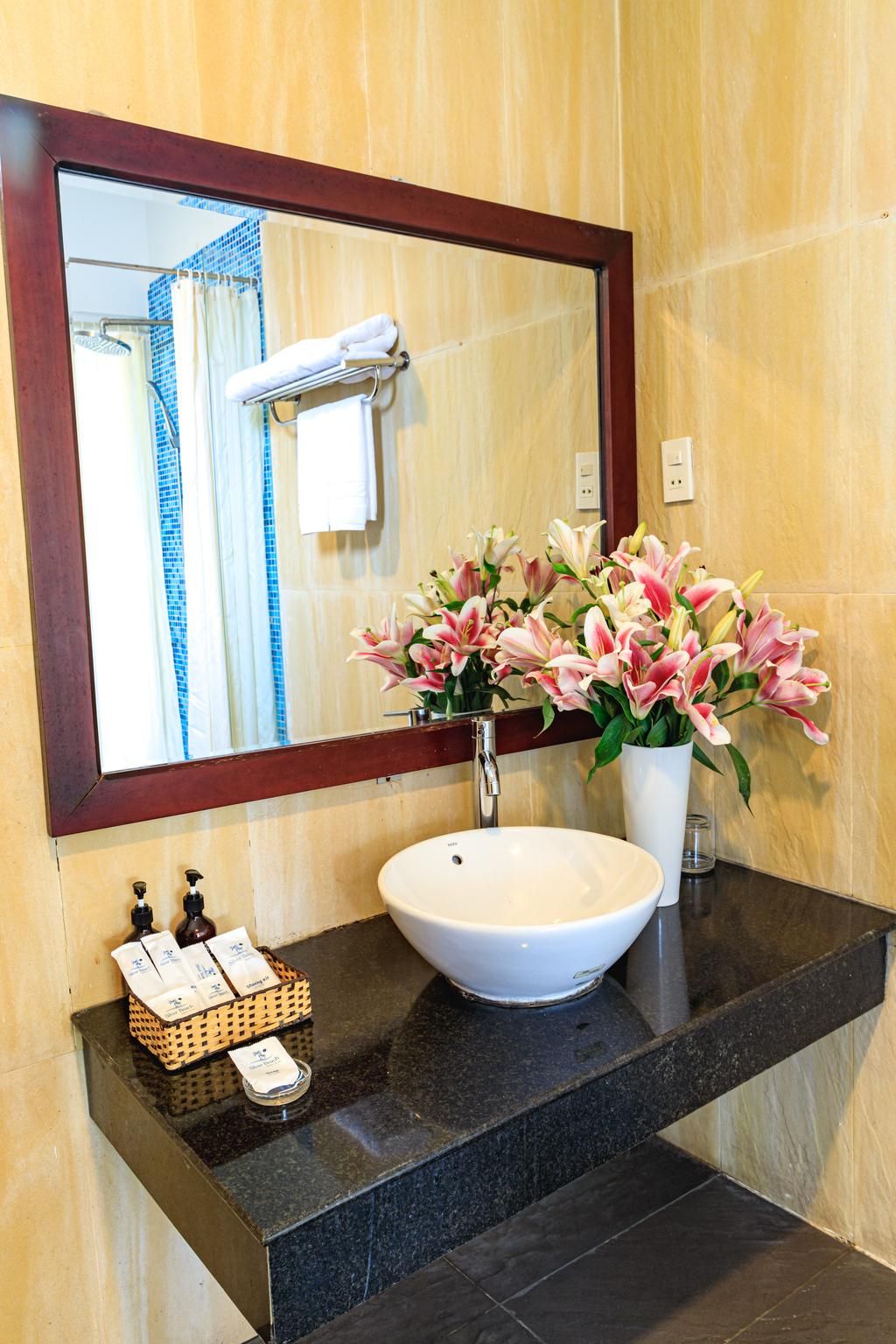 Family Bungalow with Garden View