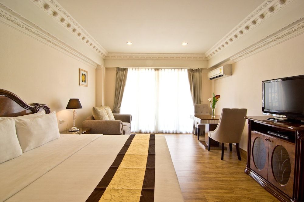 LK Royal Suite Pattaya Standard Room 4