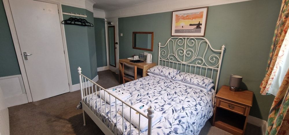 Portland Hotel Basic Double Room, Ensuite 8