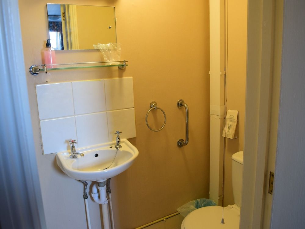 Portland Hotel Basic Double Room, Ensuite 12