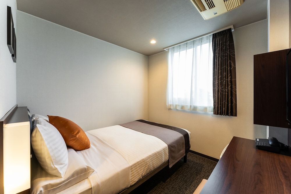 Standard Semi-Double / Non-Smoking (11sqm) (Renovated) (No cleaning Service)