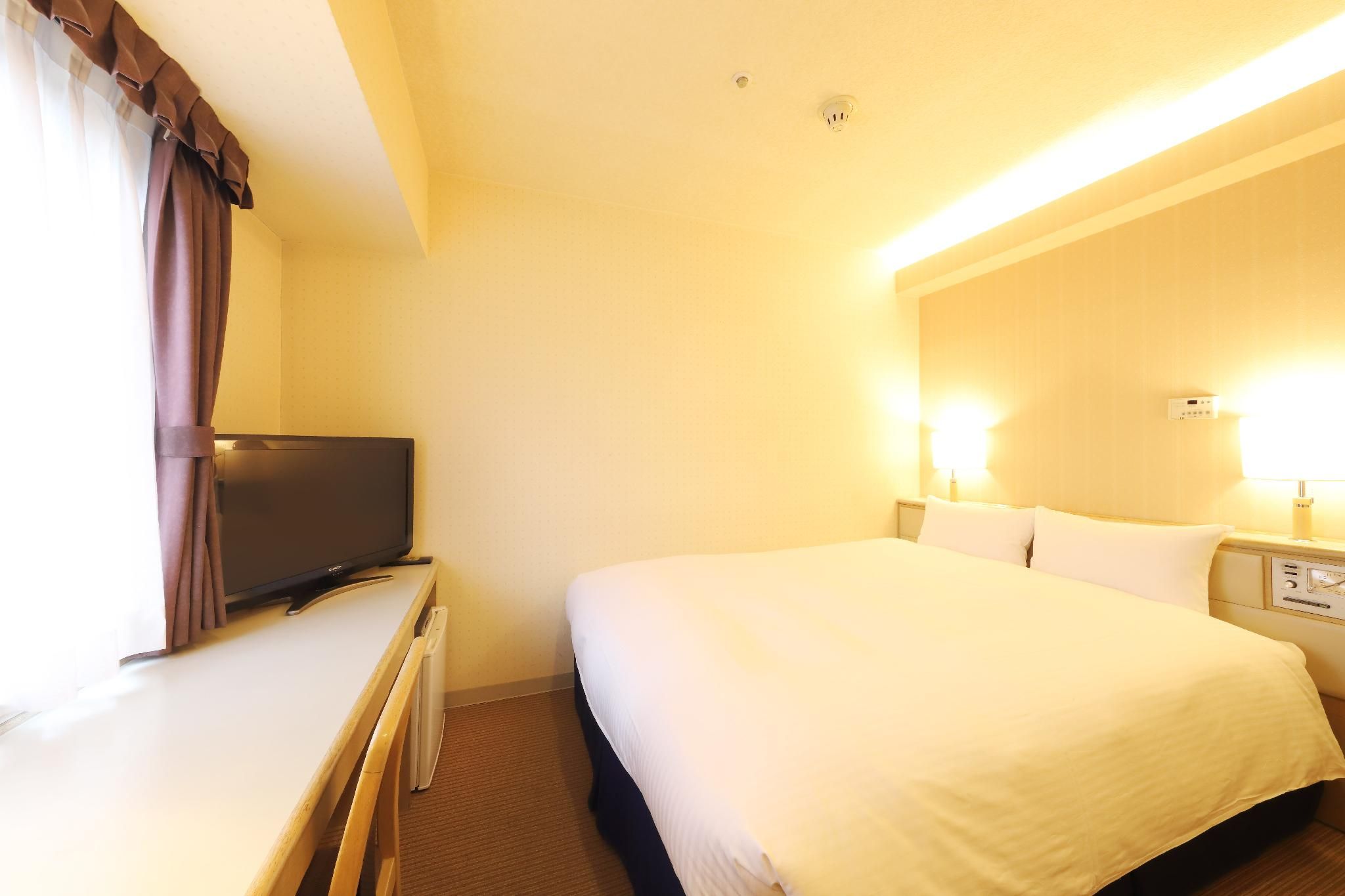 Room with Queen Bed