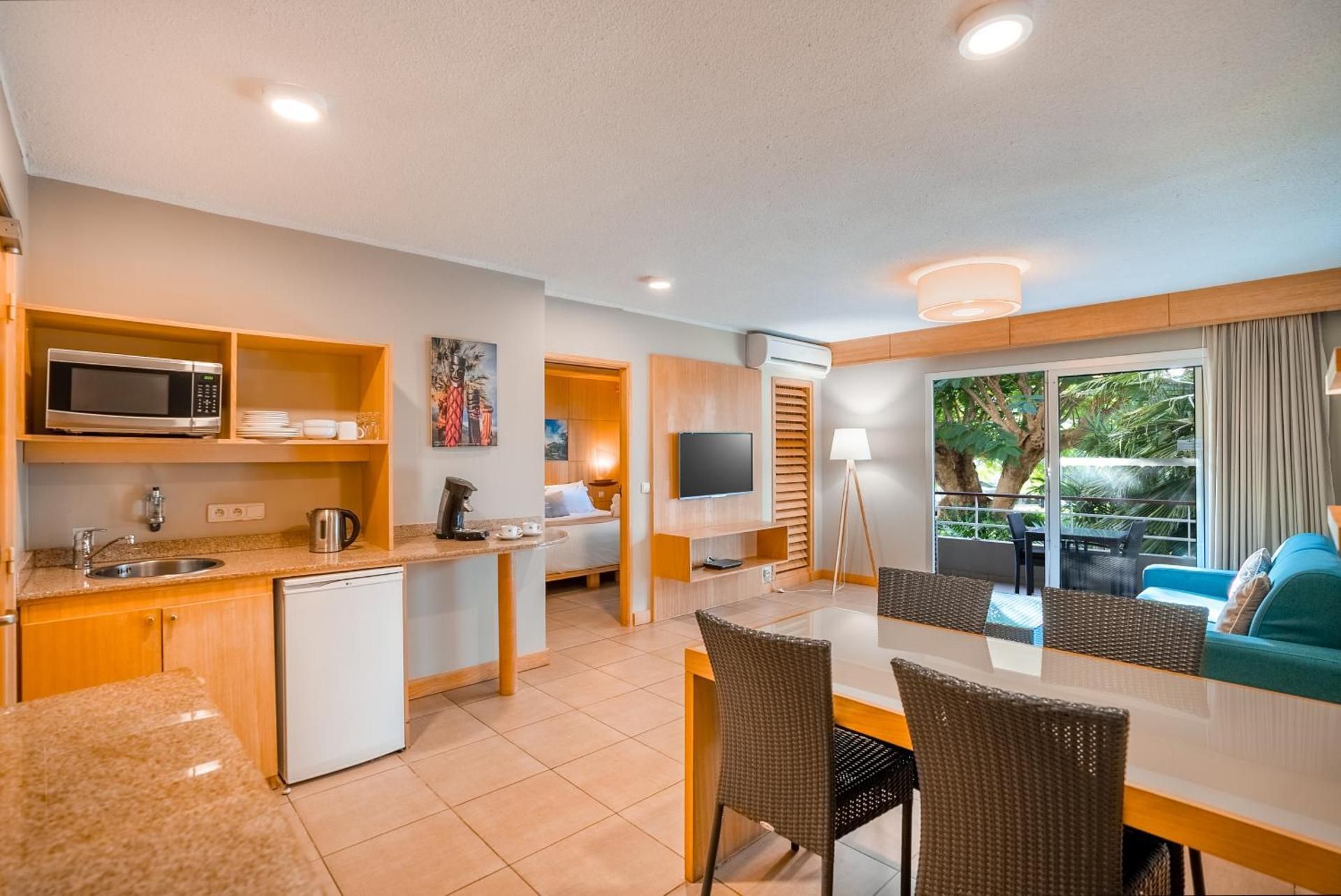 shared lounge/tv area